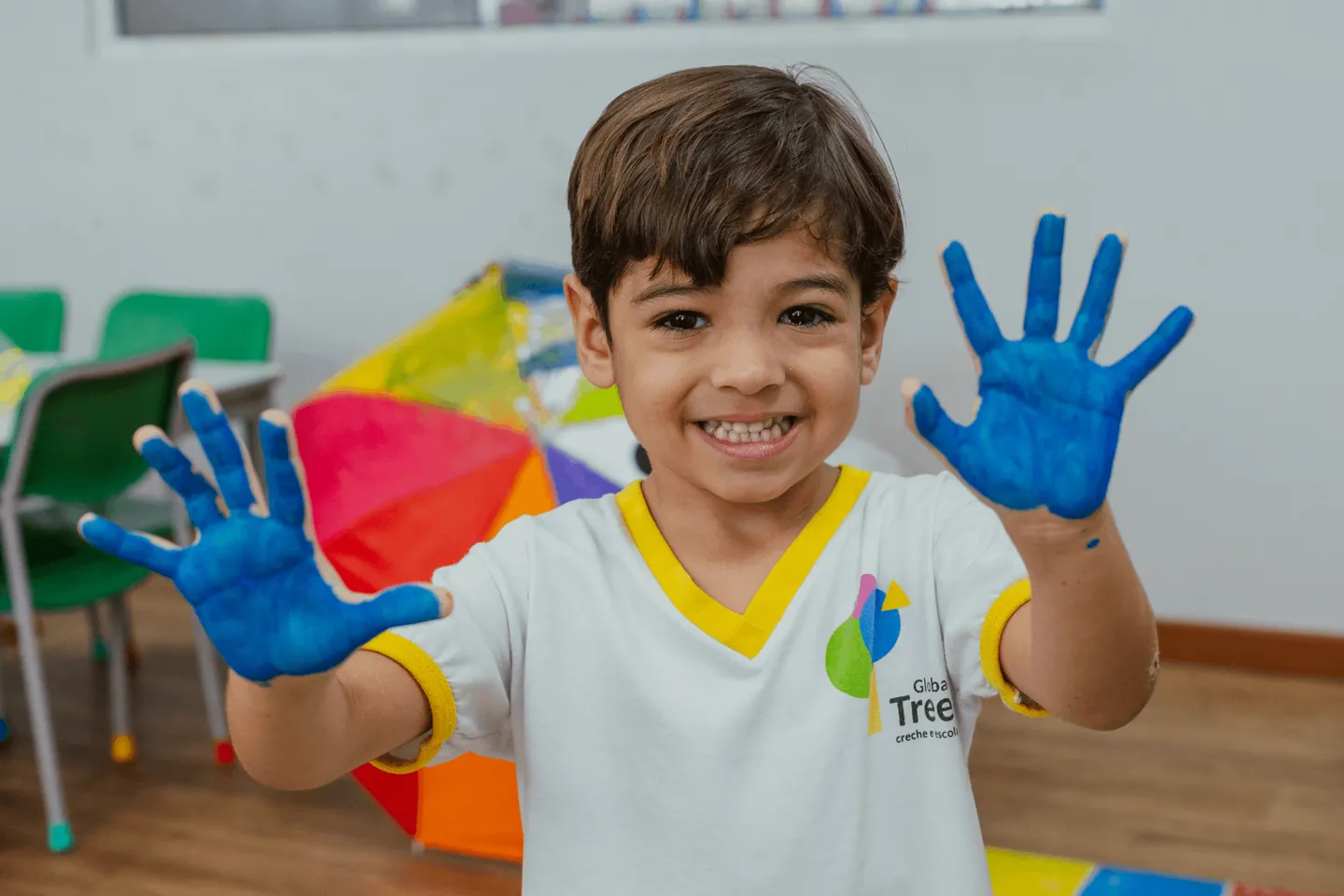 Crianças em uma atividade na escola Global Tree